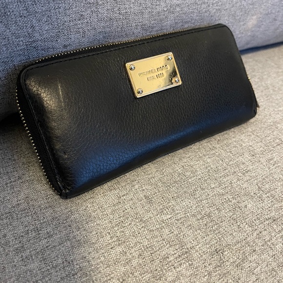 Michael Kors Handbags - Michael Kors Wallet